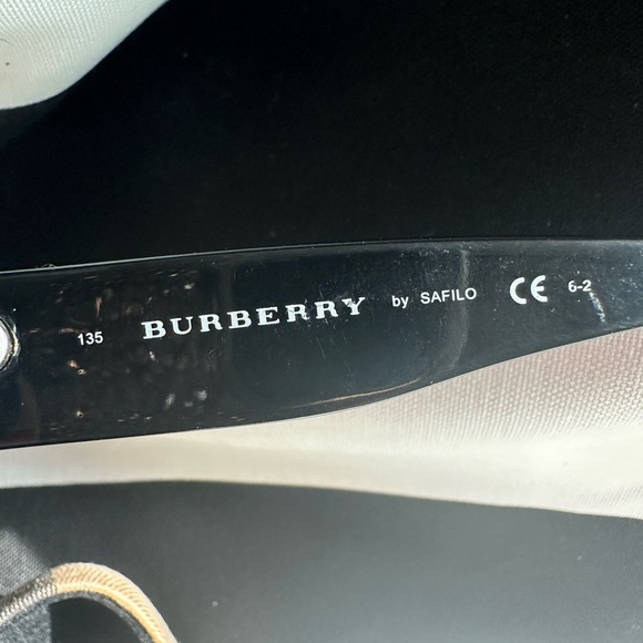 Burberry sunglasses with a case - Picture 4 of 7